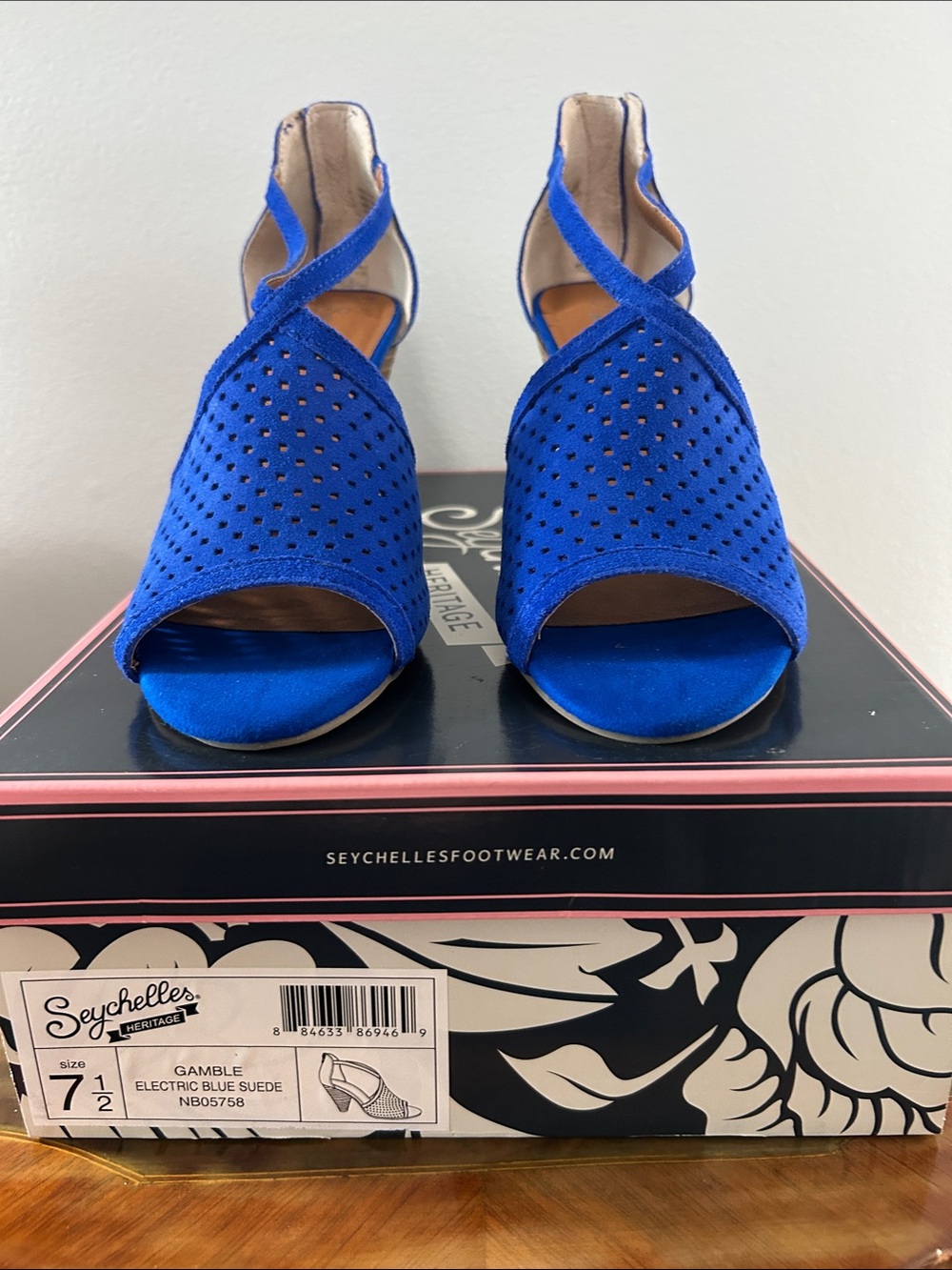 Seychelles Heritage Gamble Cone Heeled Sandal in Electric Blue Suede sz 7.5 - Picture 10 of 11